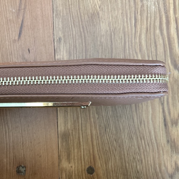 ⚜️Betsey Johnson Tan 3D Flower Design Wallet! NWT! - Picture 9 of 10